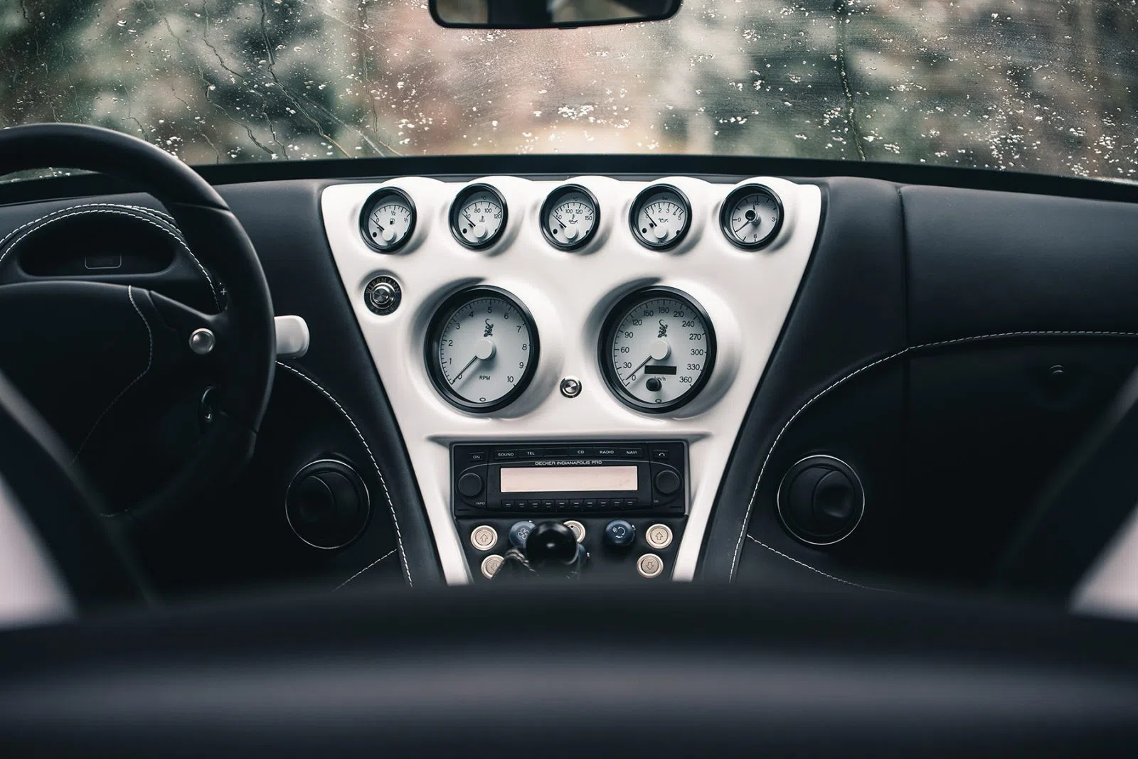 2010 Wiesmann MF5 GT V10 interior, dashboard