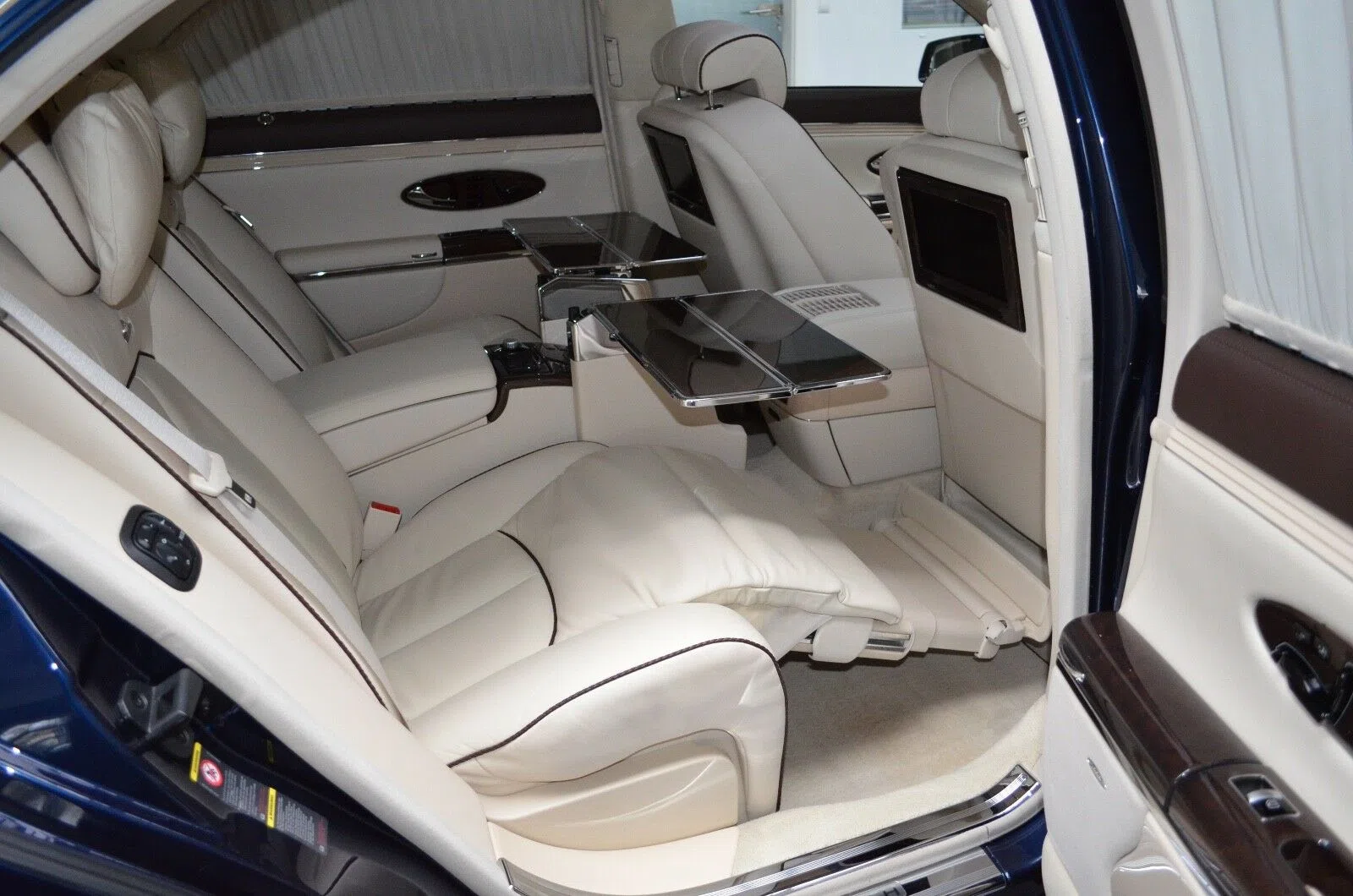 2010 Maybach 57 S interior, seats, Beige