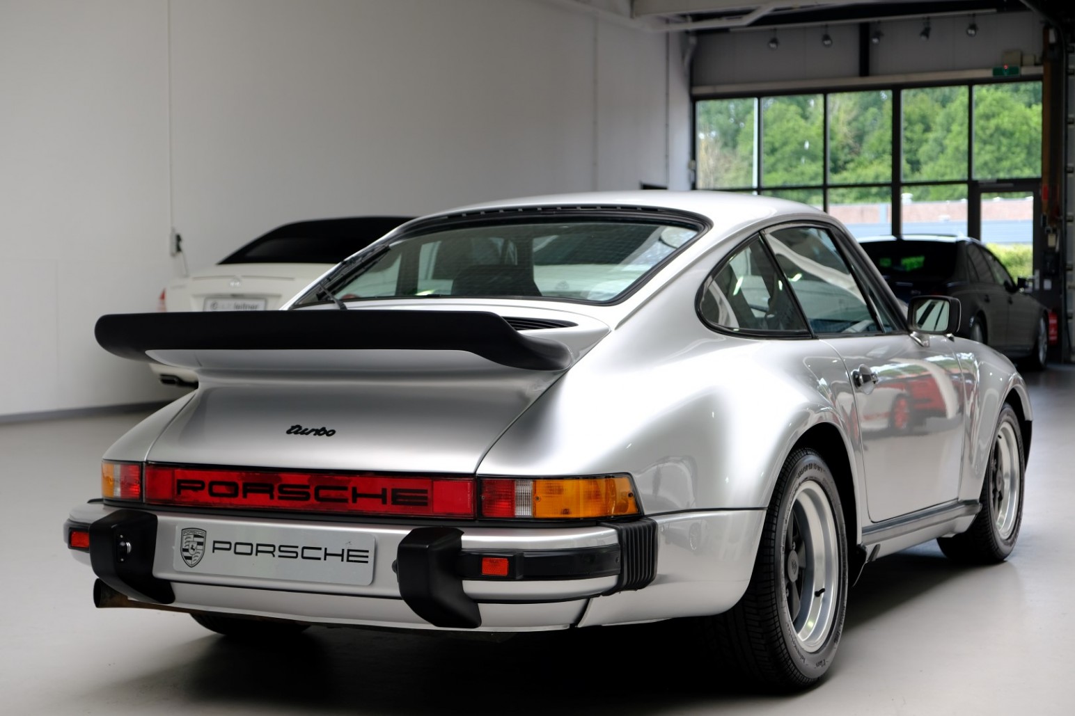 1975 Porsche 911, 2/19