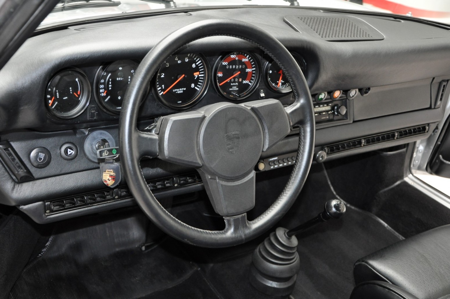 1975 Porsche 911, 8/19