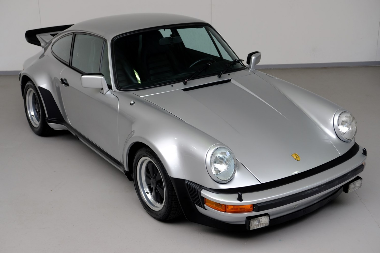 1975 Porsche 911, 13/19