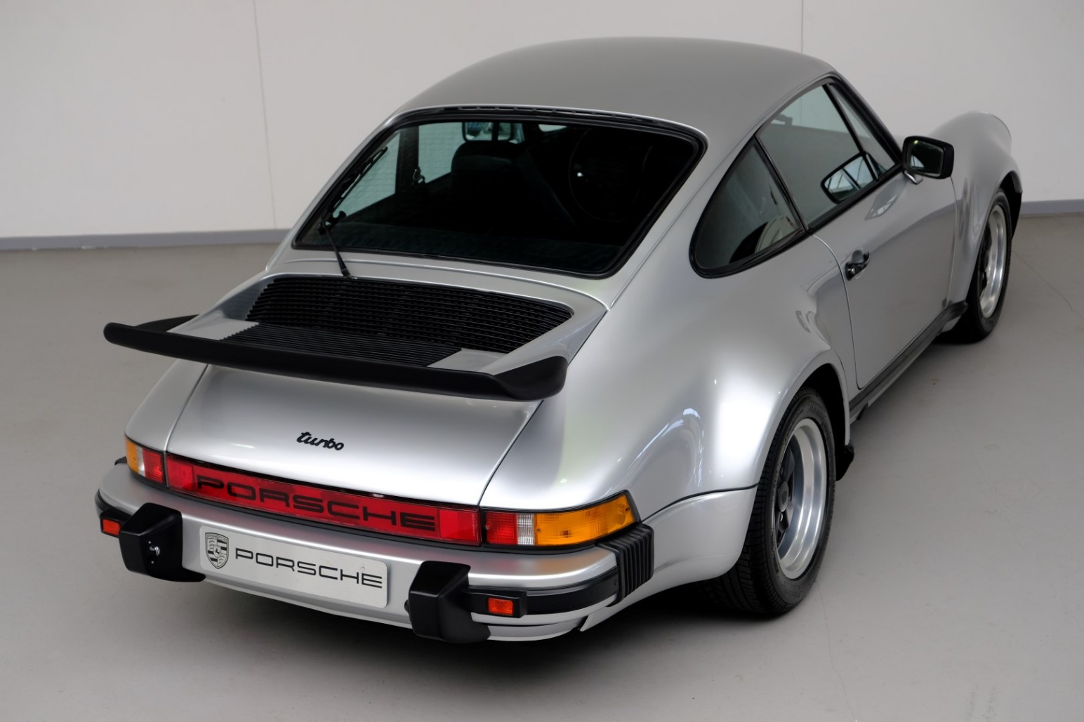 1975 Porsche 911, 16/19