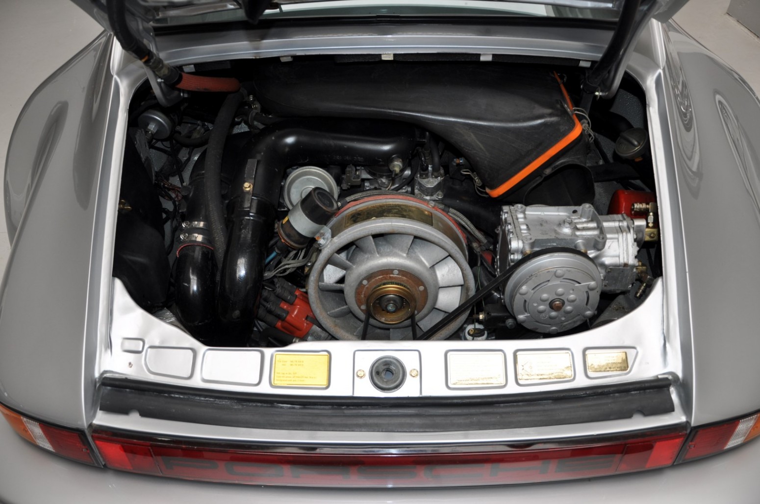 1975 Porsche 911, 17/19