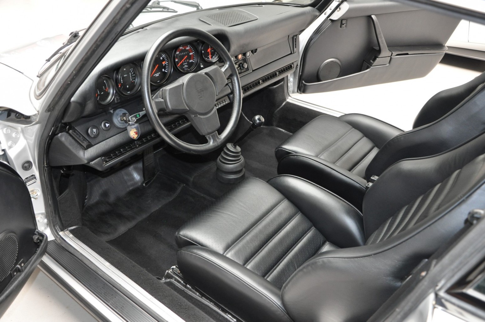 1975 Porsche 911, 18/19