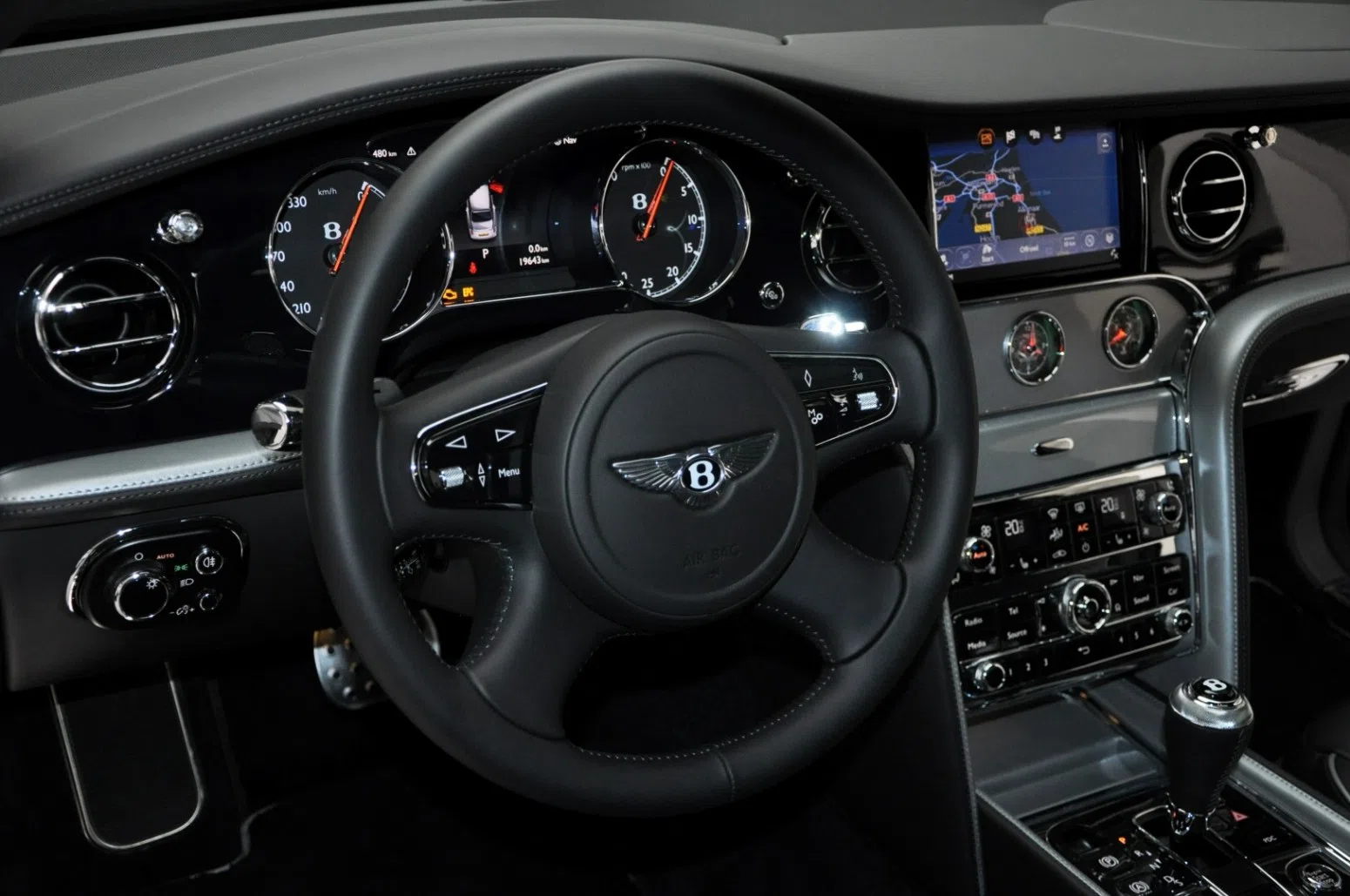 2020 Bentley Mulsanne Speed Mulliner interior, dashboard, Black Leather