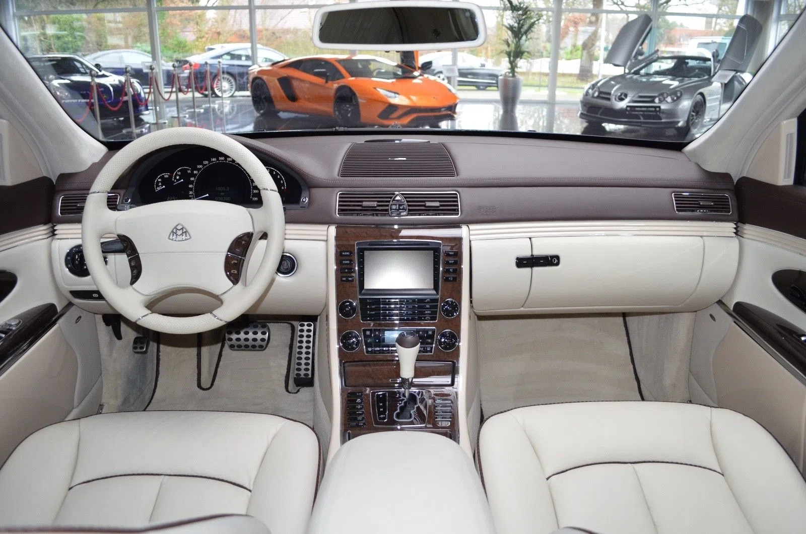 2010 Maybach 57 S interior, dashboard, Beige