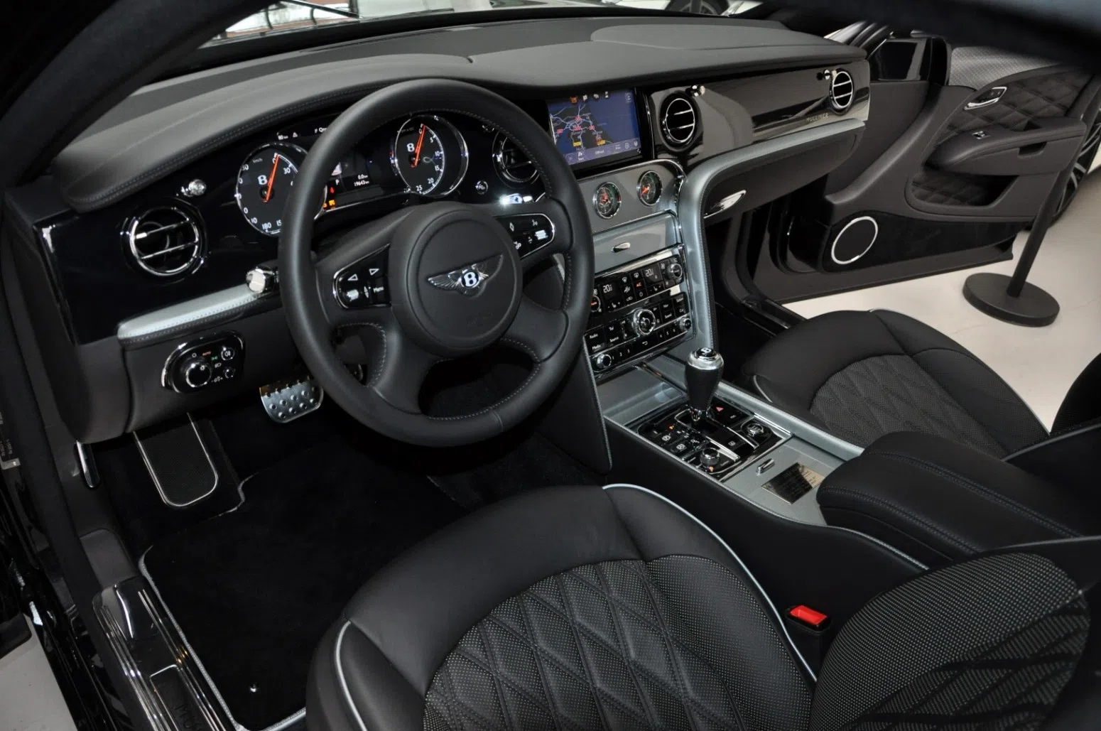 2020 Bentley Mulsanne Speed Mulliner interior, dashboard, Black Leather