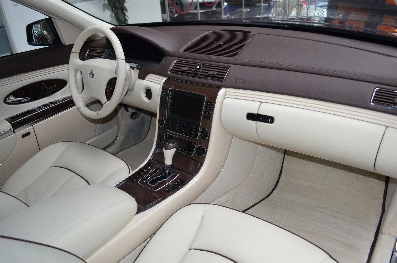 2010 Maybach 57 S interior, Beige