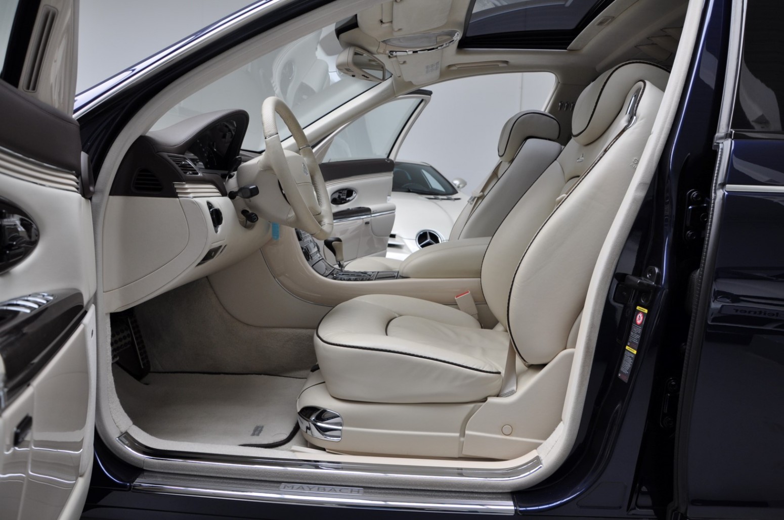2010 Maybach 57S, 2/20