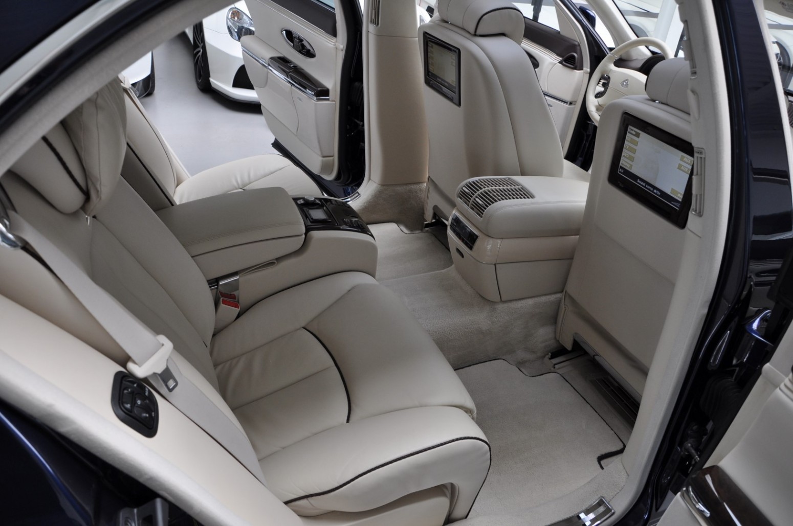 2010 Maybach 57S, 18/20