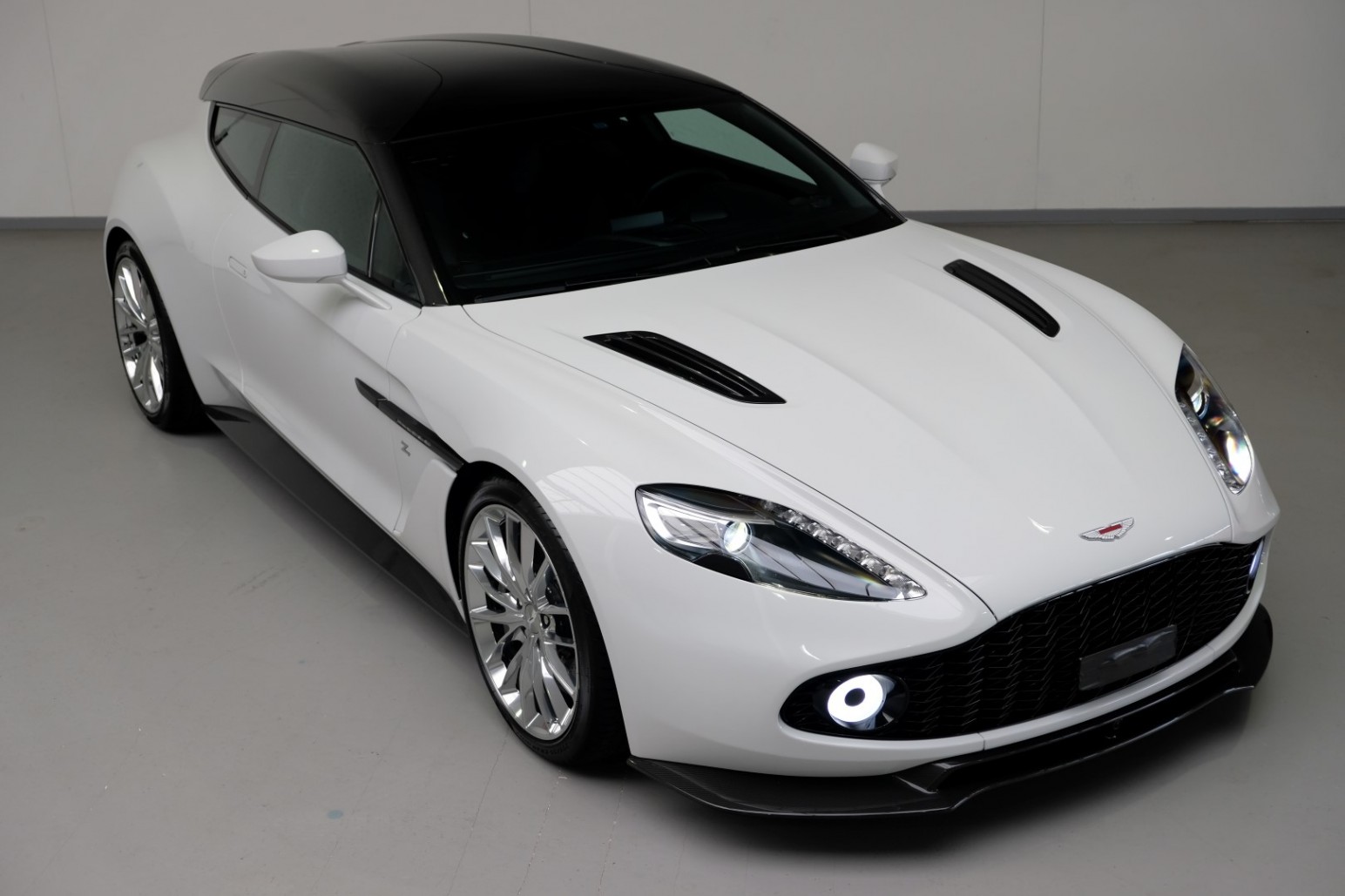 2020 Aston Martin Vanquish Zagato Shooting Brake, 16/24