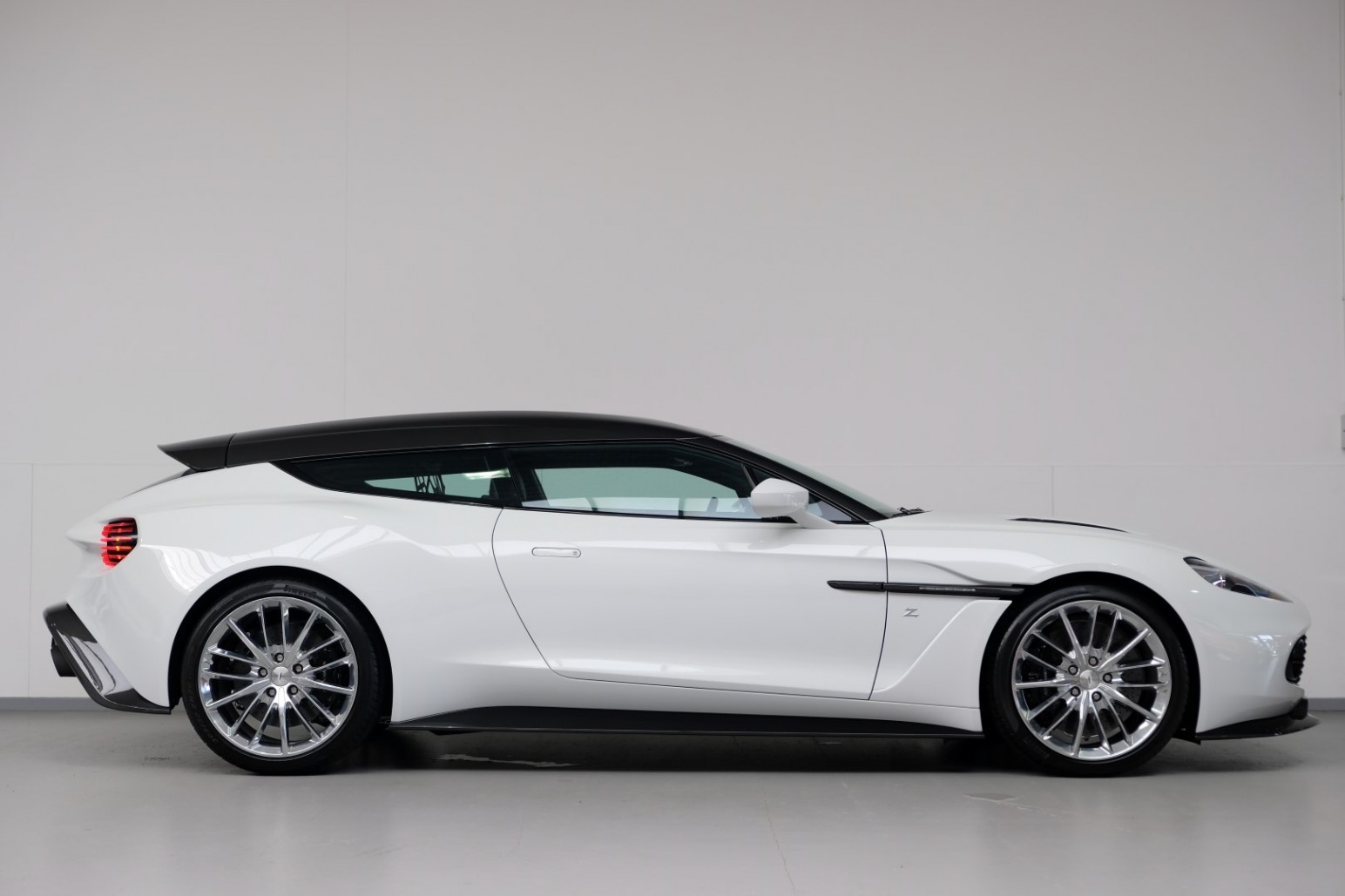 2020 Aston Martin Vanquish Zagato Shooting Brake, 17/24