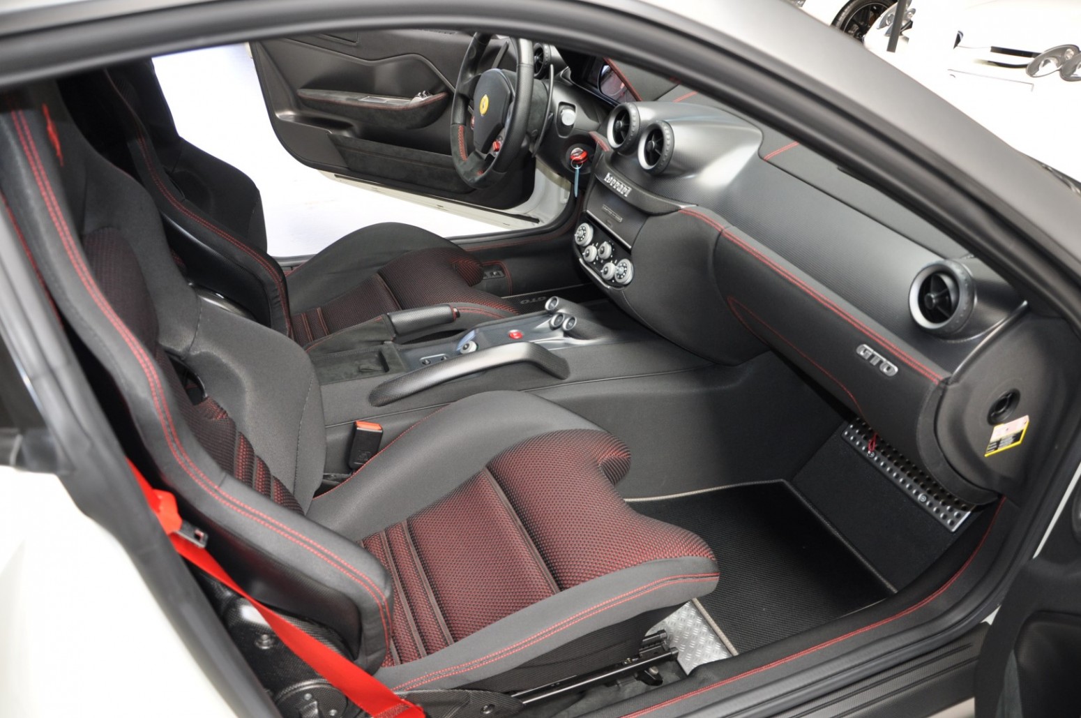 2010 Ferrari 599 GTO, 17/20