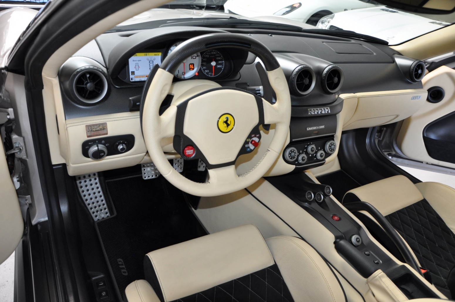 2010 Ferrari 599 GTO, 21/24