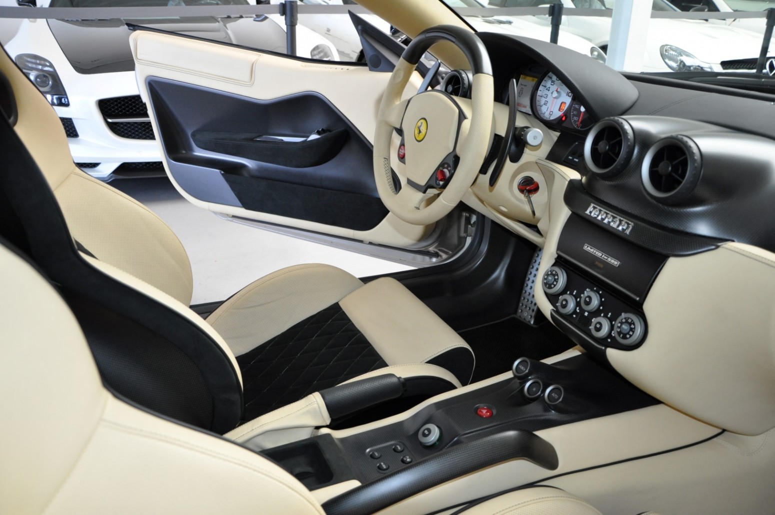 2010 Ferrari 599 GTO, 22/24
