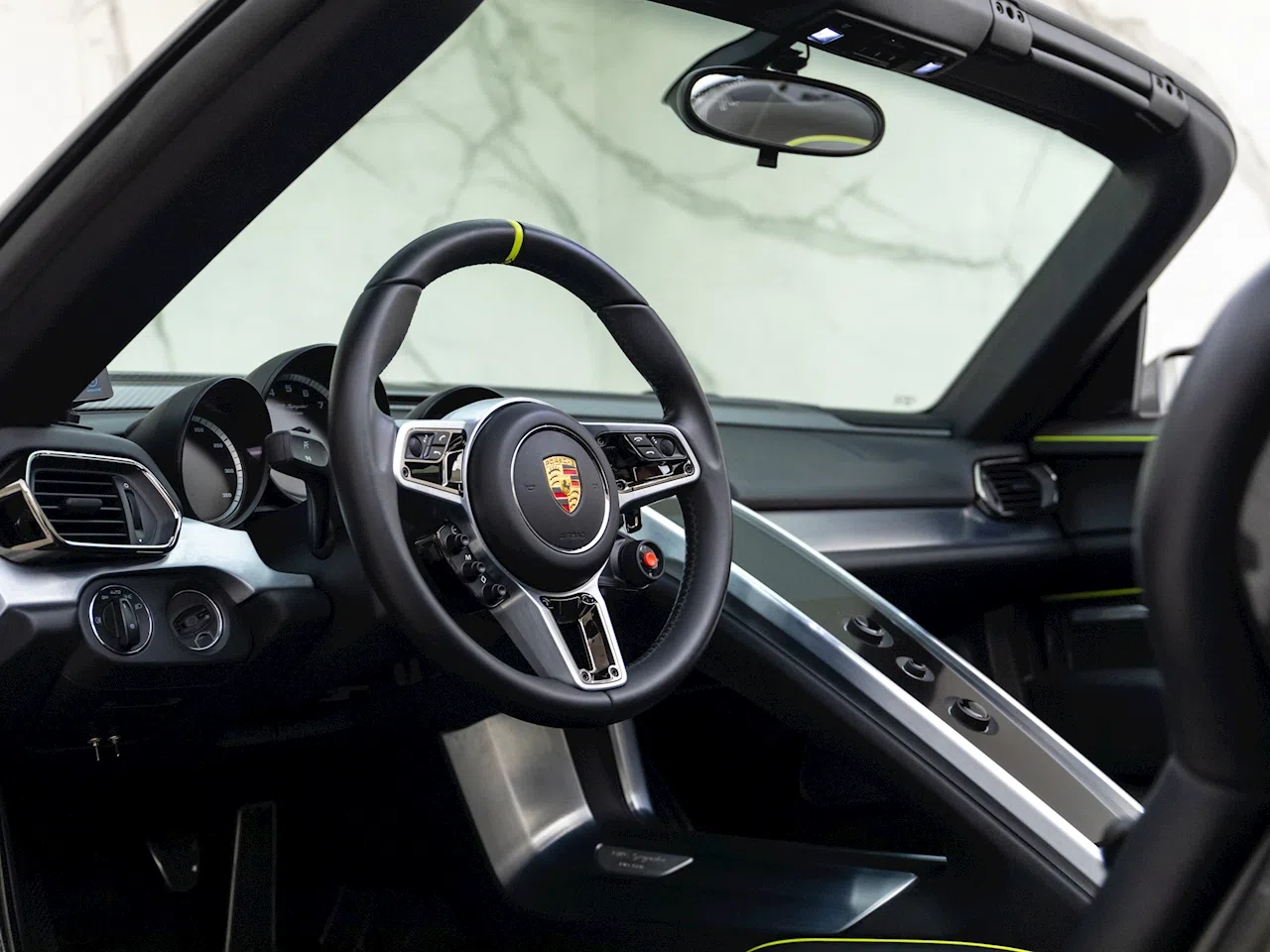 2015 Porsche 918 Spyder interior, dashboard, Onyx Black Leather