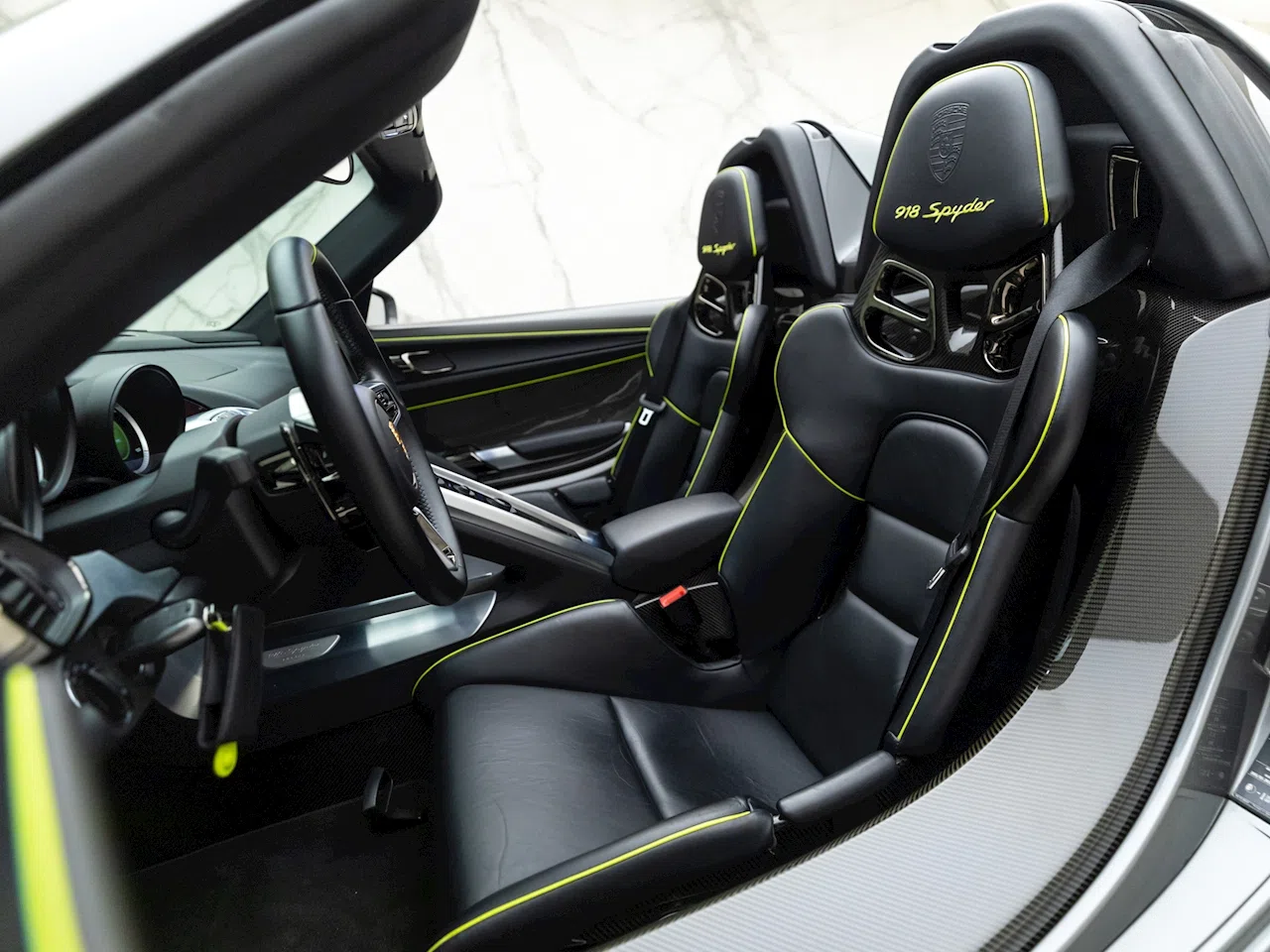 2015 Porsche 918 Spyder interior, seats, Onyx Black Leather
