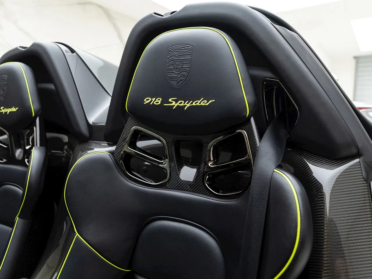 2015 Porsche 918 Spyder interior, Onyx Black Leather