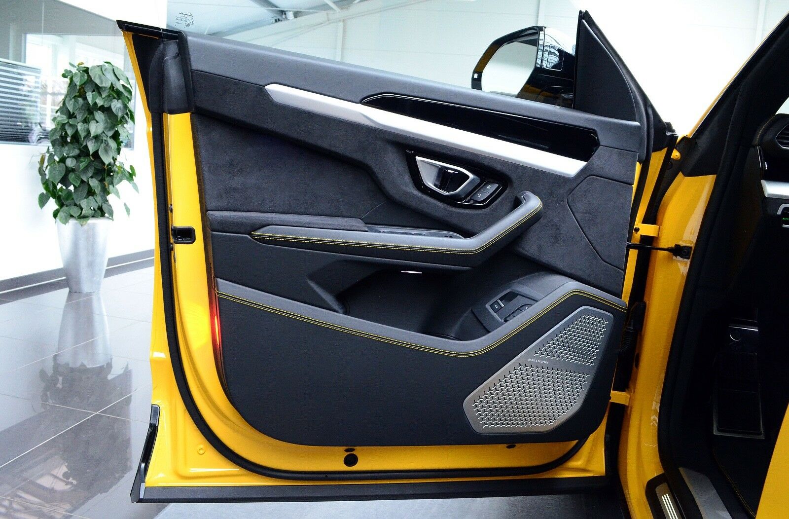 2018 Lamborghini Urus, 17/20