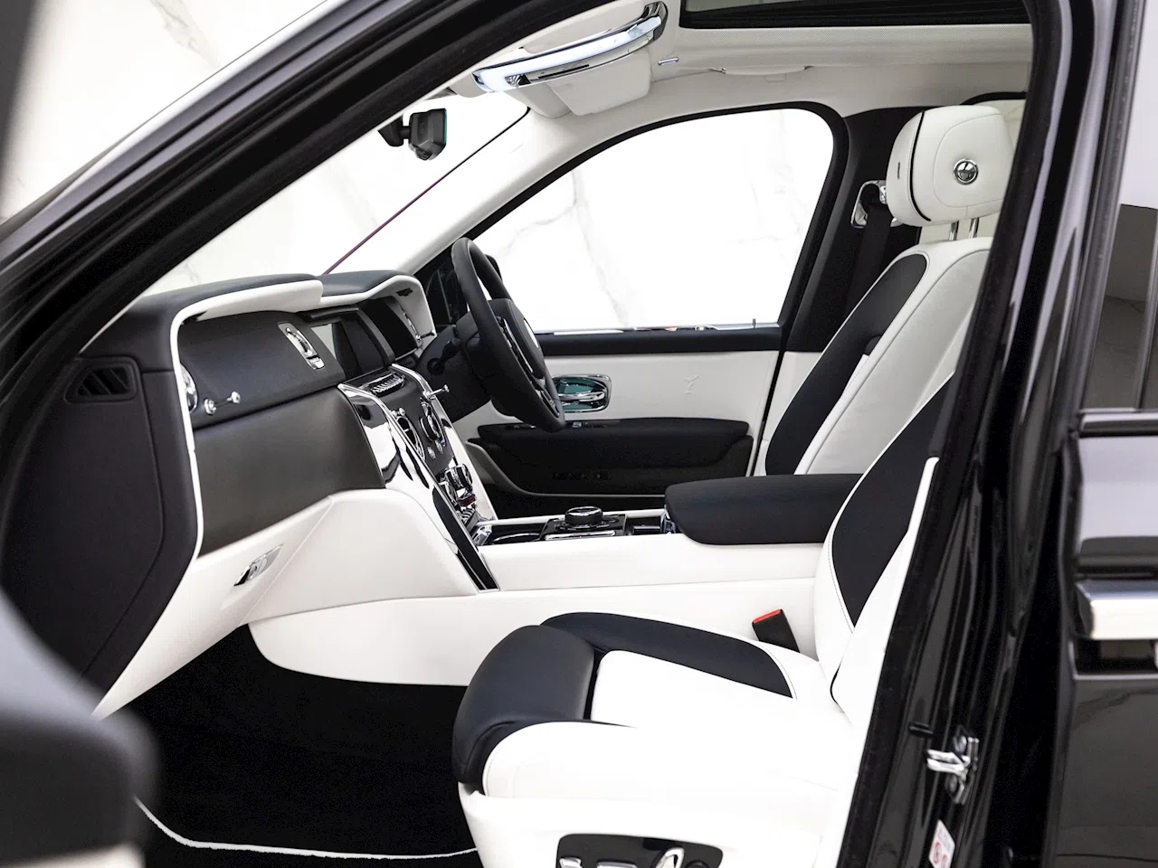 2021 Rolls-Royce Cullinan interior, seats