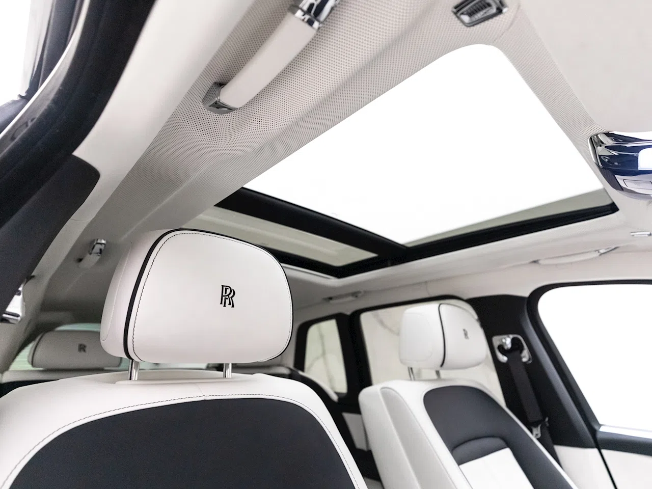 2021 Rolls-Royce Cullinan interior
