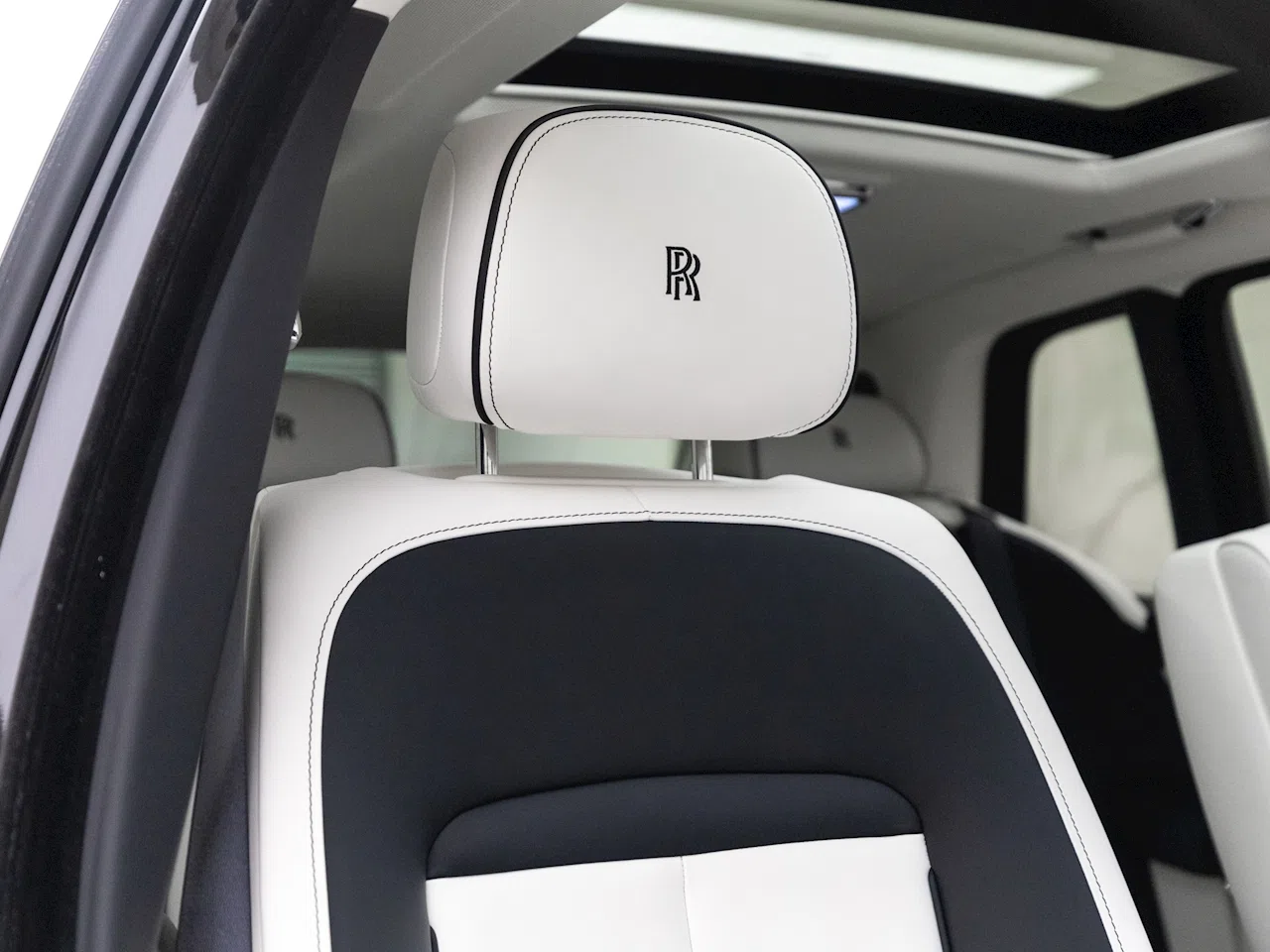 2021 Rolls-Royce Cullinan interior