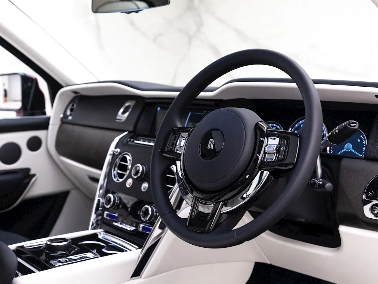 2021 Rolls-Royce Cullinan interior