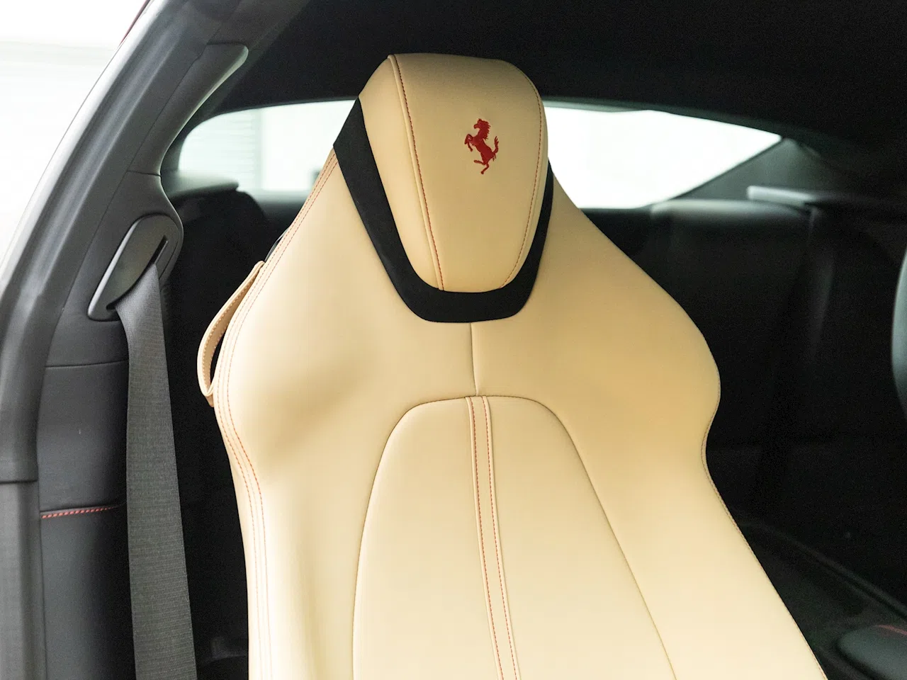 2022 Ferrari Roma interior, seats