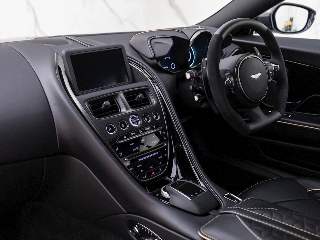 2020 Aston Martin DBS Superleggera, 5/18