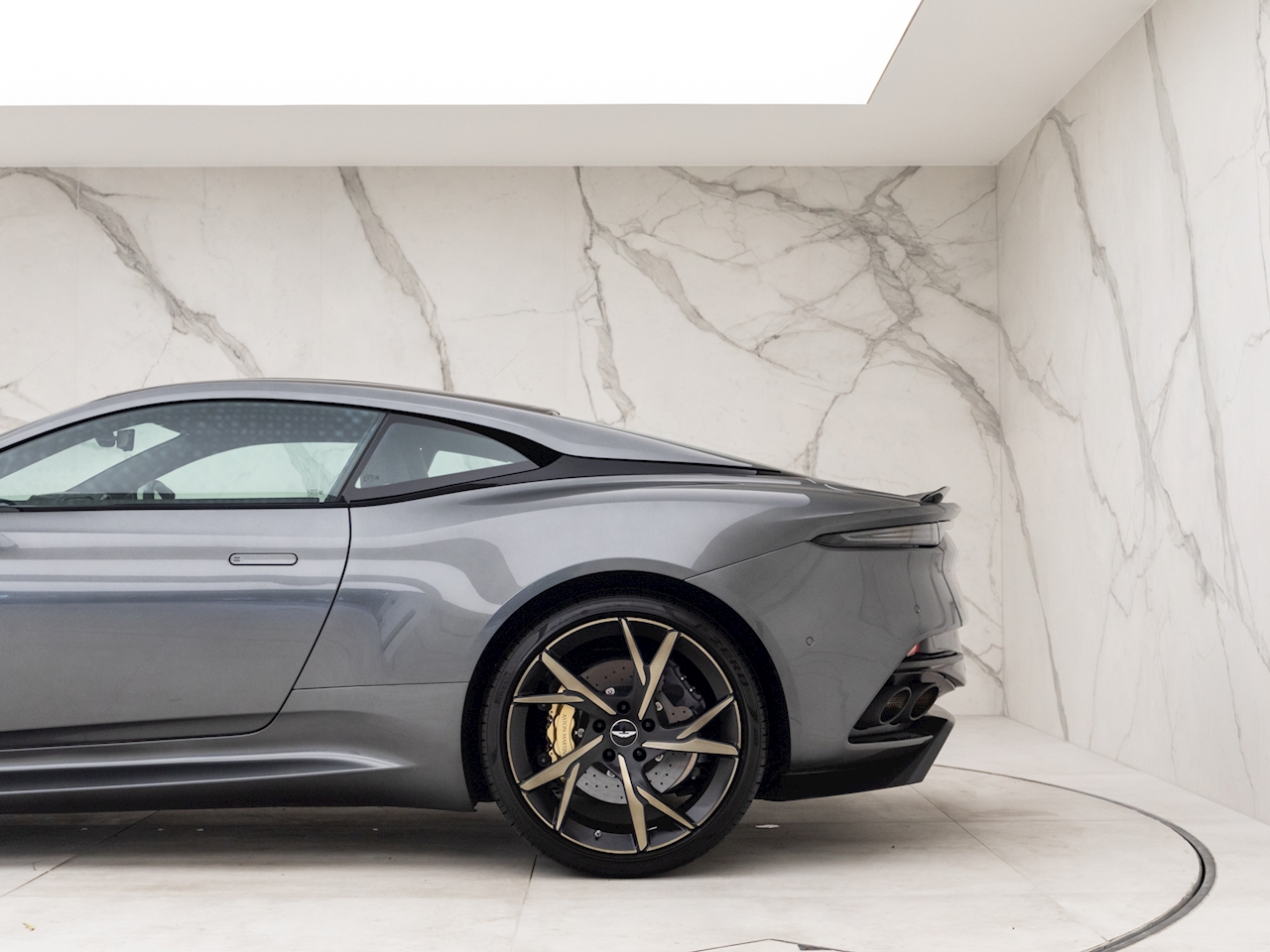 2020 Aston Martin DBS Superleggera, 8/18