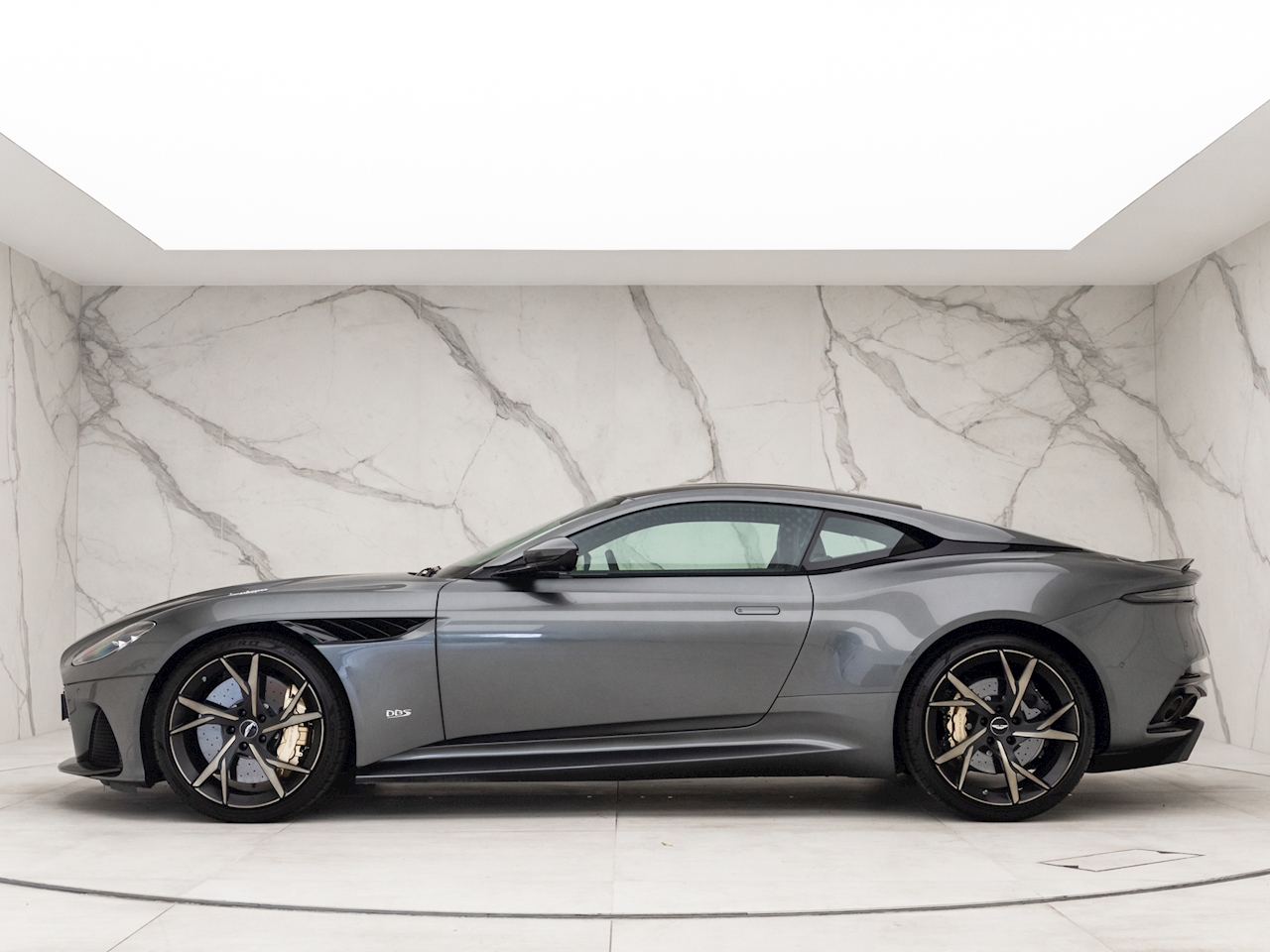 2020 Aston Martin DBS Superleggera, 9/18