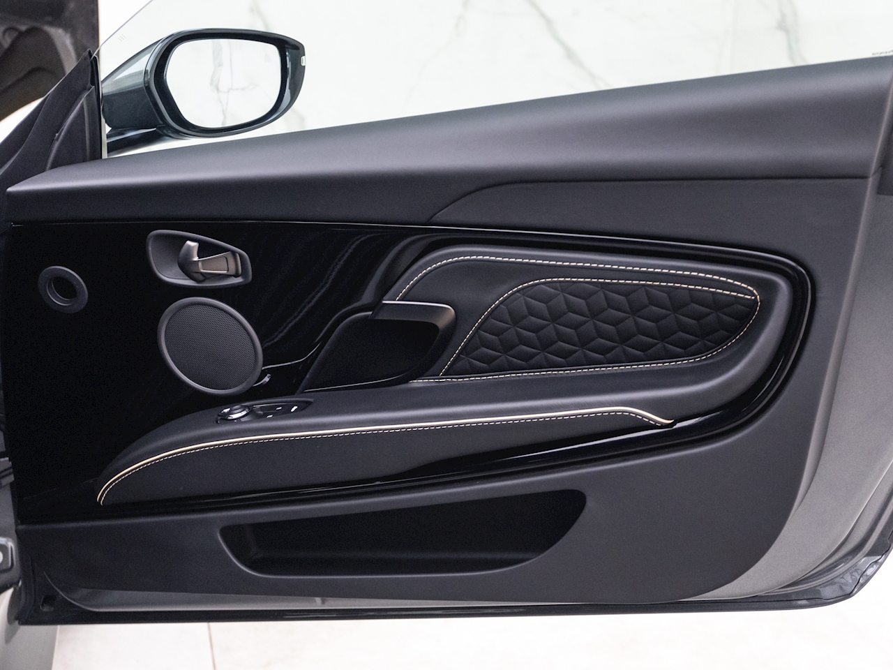2020 Aston Martin DBS Superleggera, 10/18