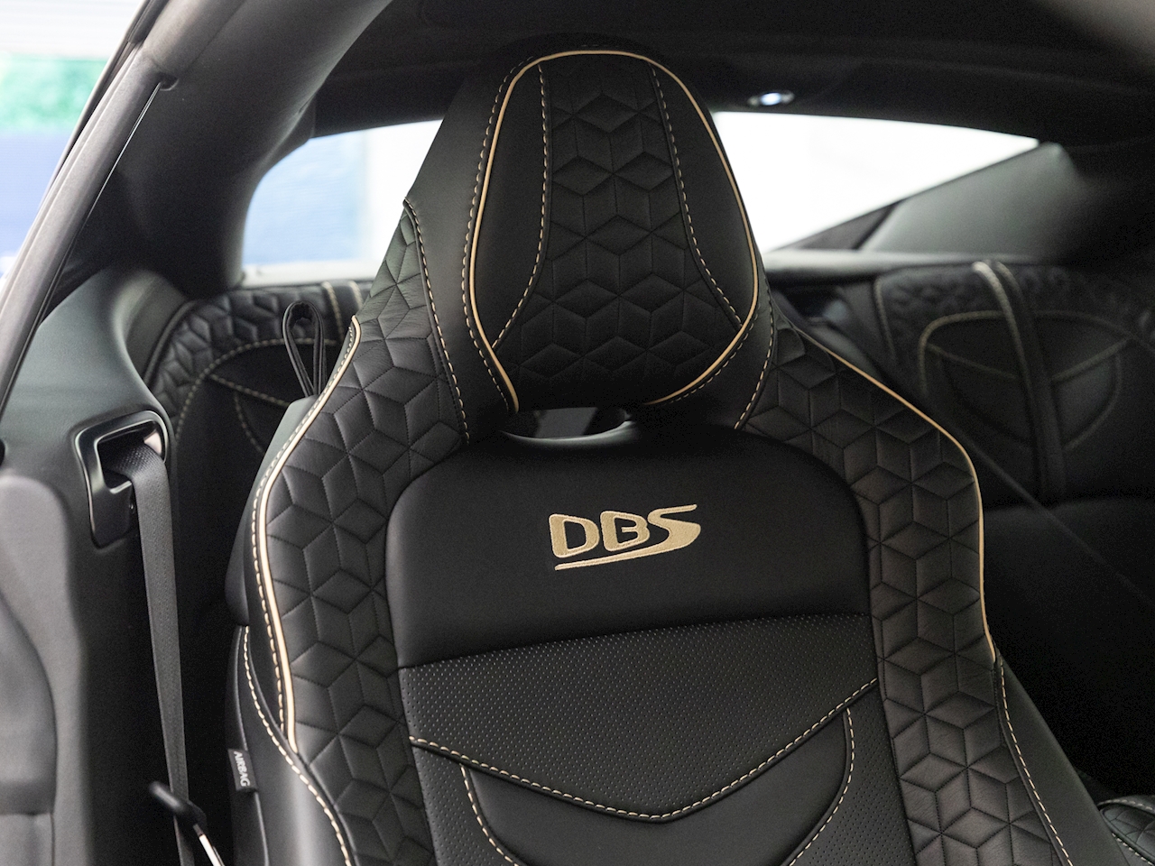 2020 Aston Martin DBS Superleggera, 13/18