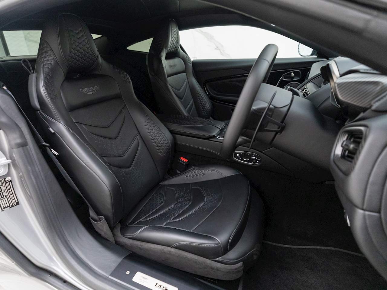 2020 Aston Martin DBS Superleggera, 2/17