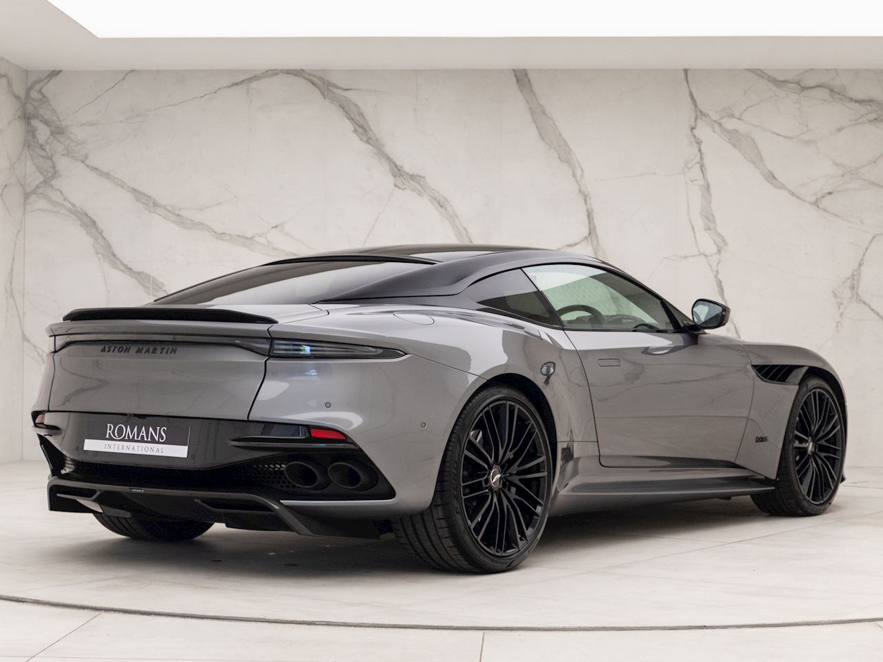 2020 Aston Martin DBS Superleggera, 4/17