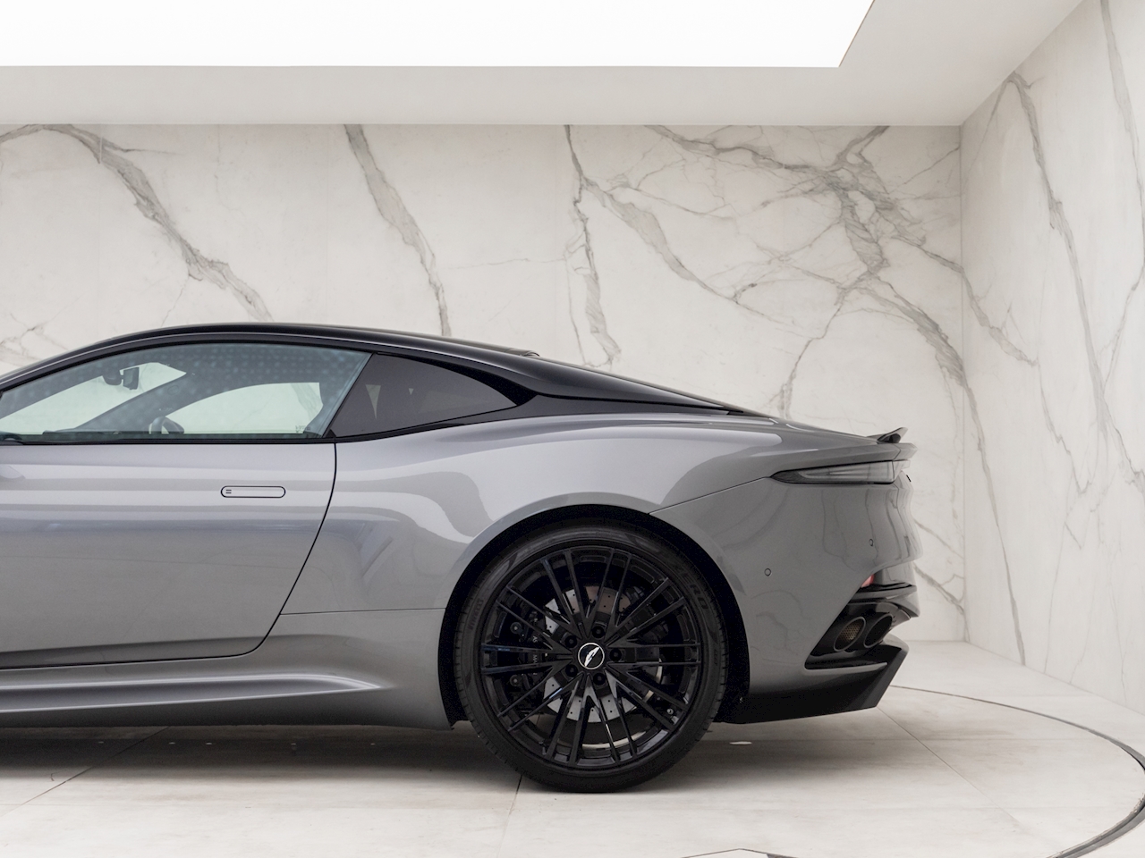 2020 Aston Martin DBS Superleggera, 6/17