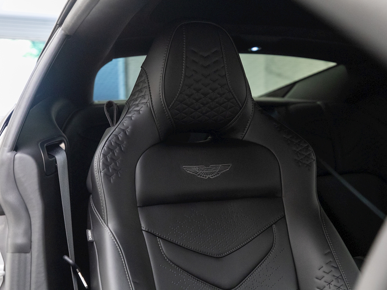 2020 Aston Martin DBS Superleggera, 11/17