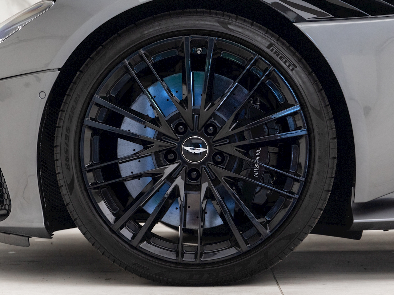 2020 Aston Martin DBS Superleggera, 13/17