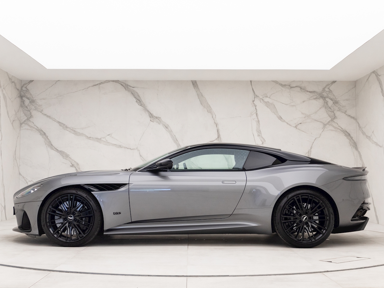 2020 Aston Martin DBS Superleggera, 16/17
