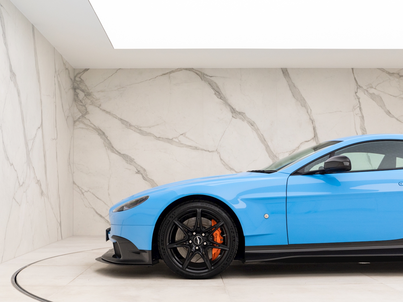 2017 Aston Martin Vantage GT8, 3/21