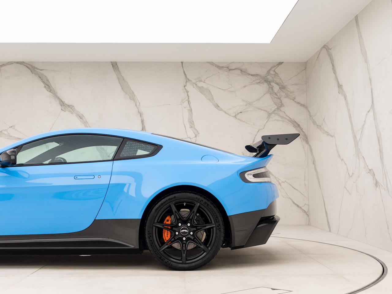 2017 Aston Martin Vantage GT8, 4/21