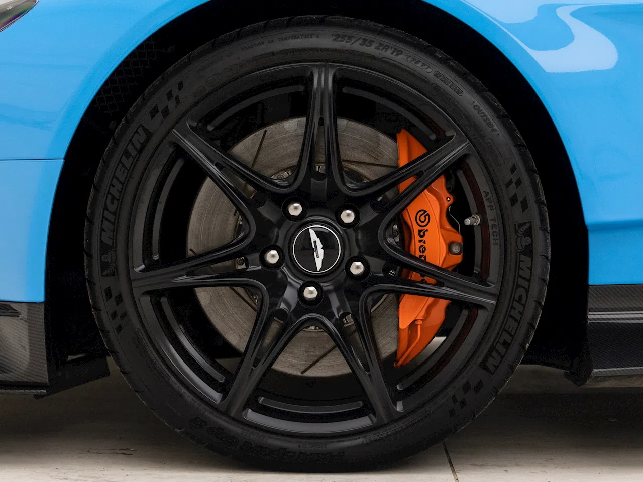 2017 Aston Martin Vantage GT8 wheel