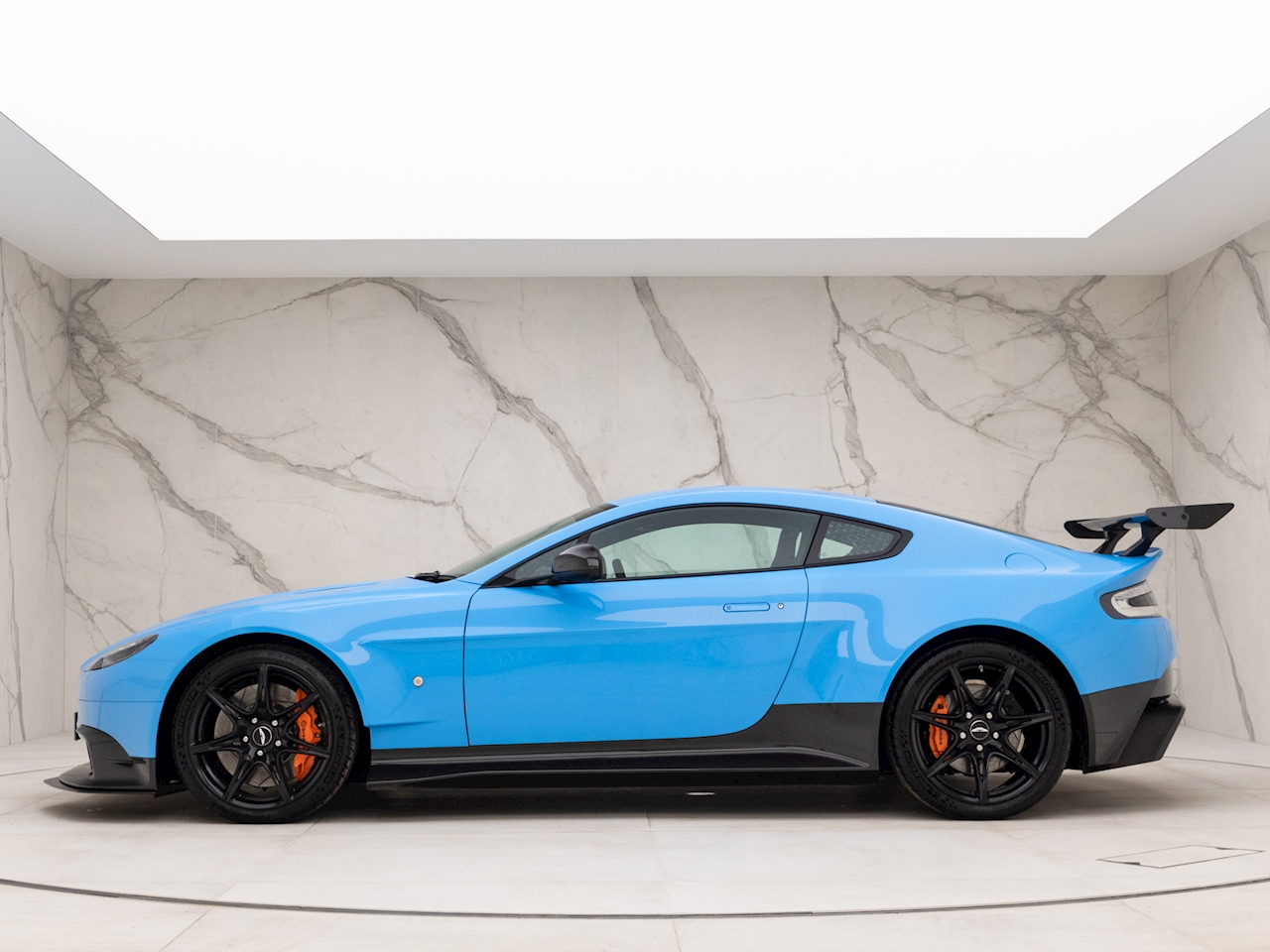 2017 Aston Martin Vantage GT8, 18/21