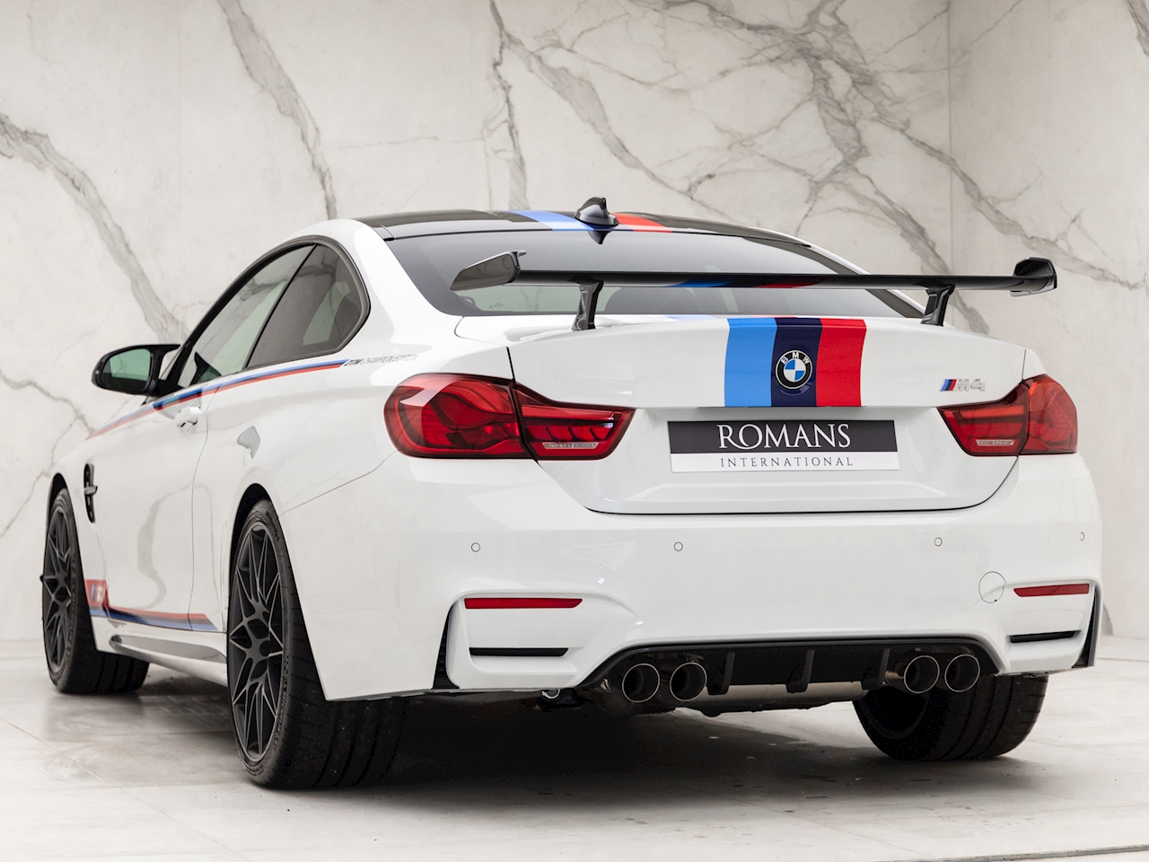 2017 BMW M4 DTM Champion Edition, 2/12
