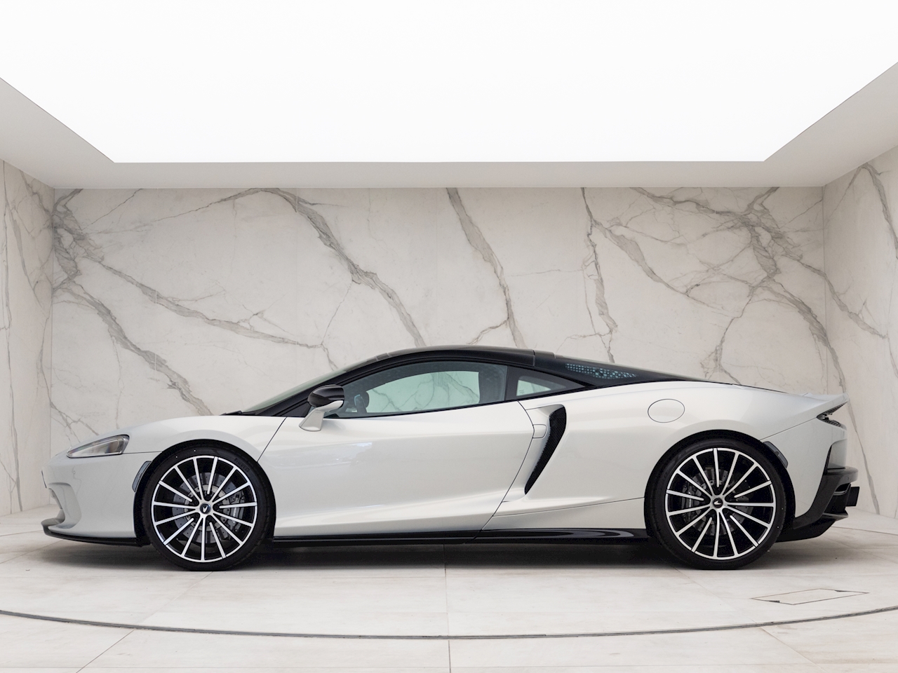 2019 McLaren GT, 2/17