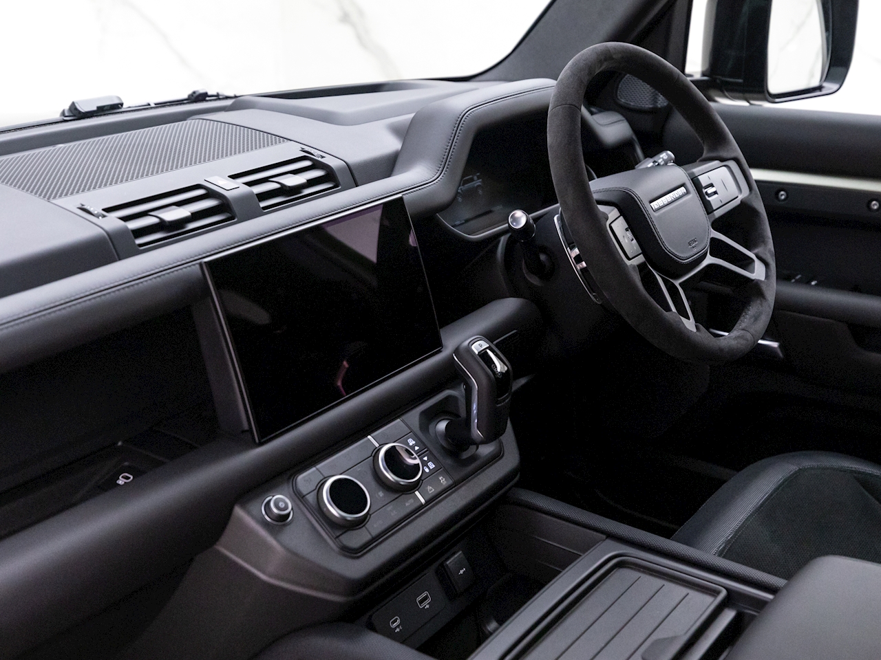 2022 Land Rover Defender 110 V8, 4/19