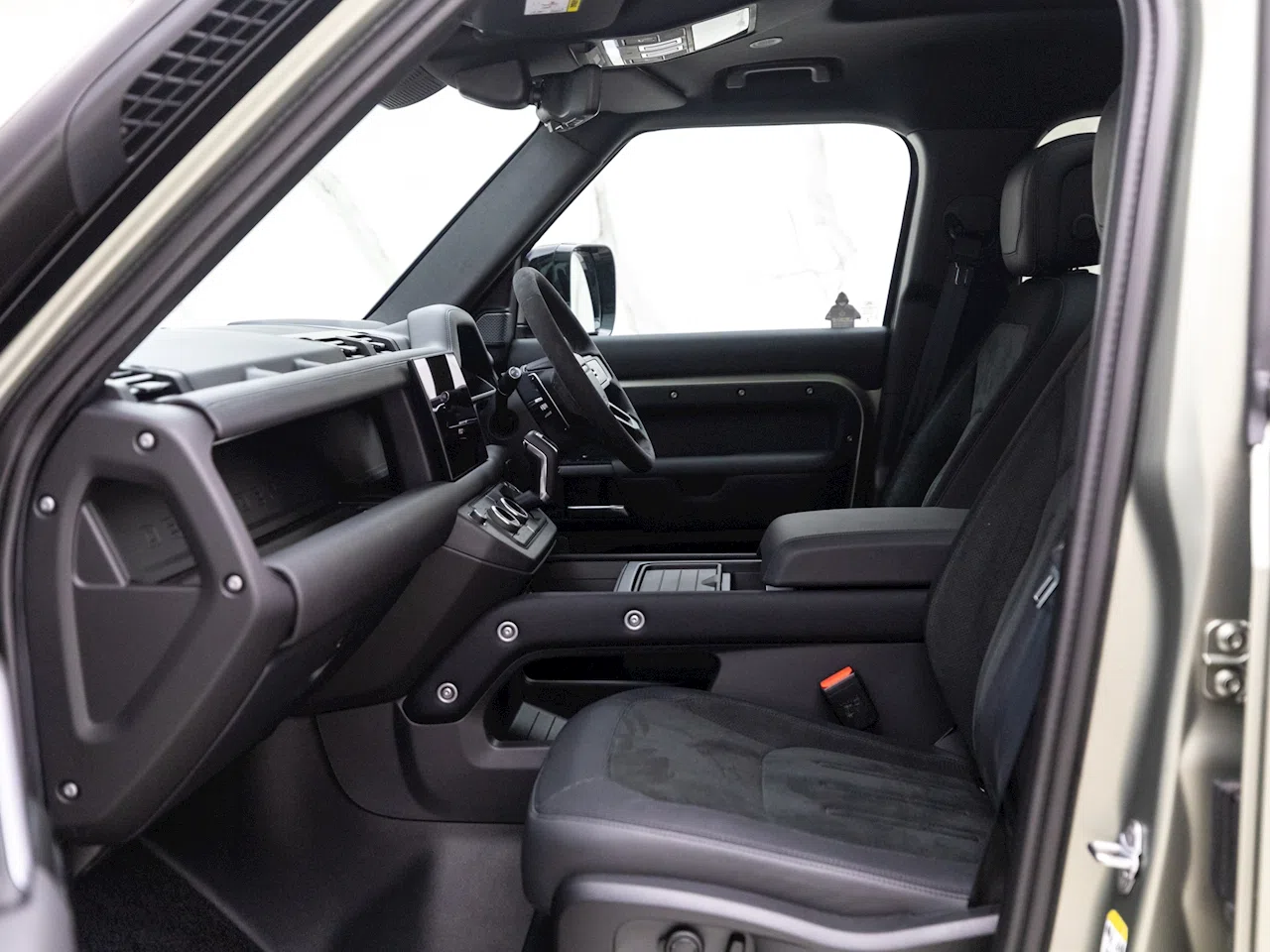 2022 Land Rover Defender 110 V8 interior, seats