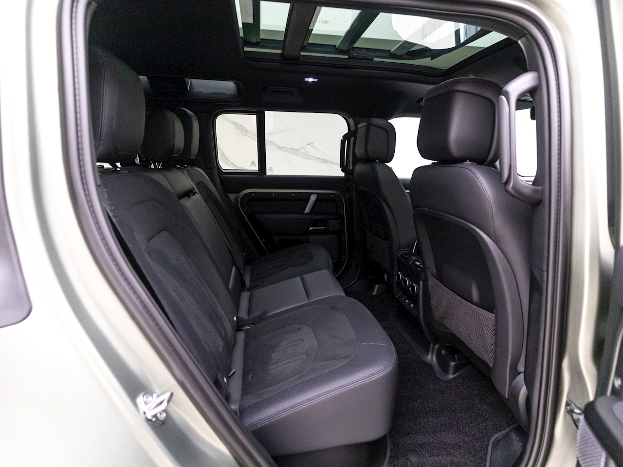 2022 Land Rover Defender 110 V8, 11/19