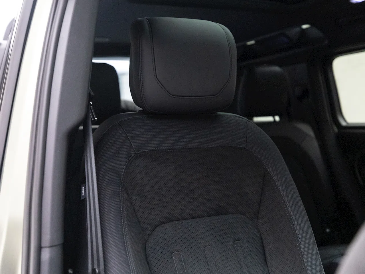 2022 Land Rover Defender 110 V8 interior, seats