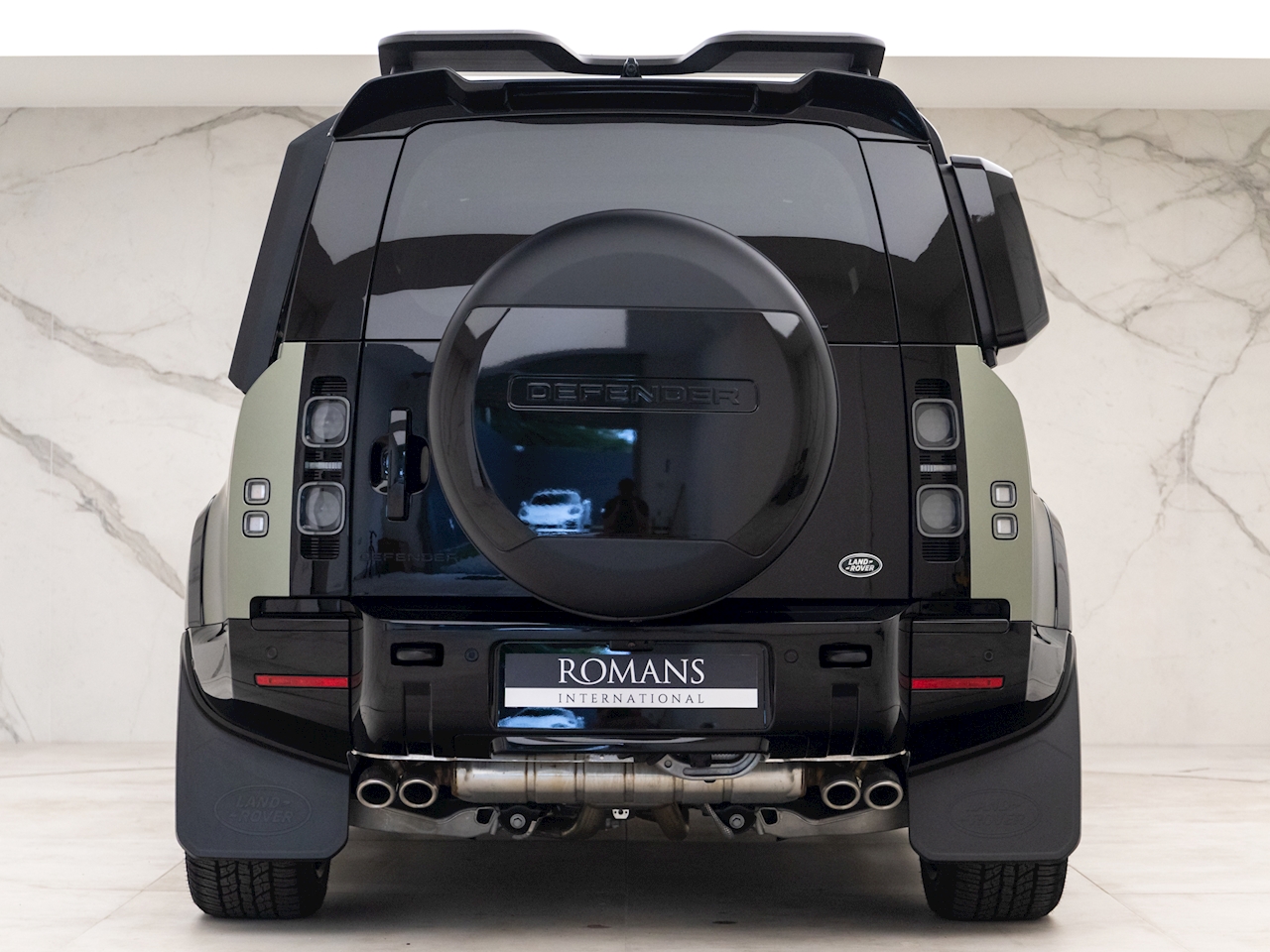 2022 Land Rover Defender 110 V8, 17/19